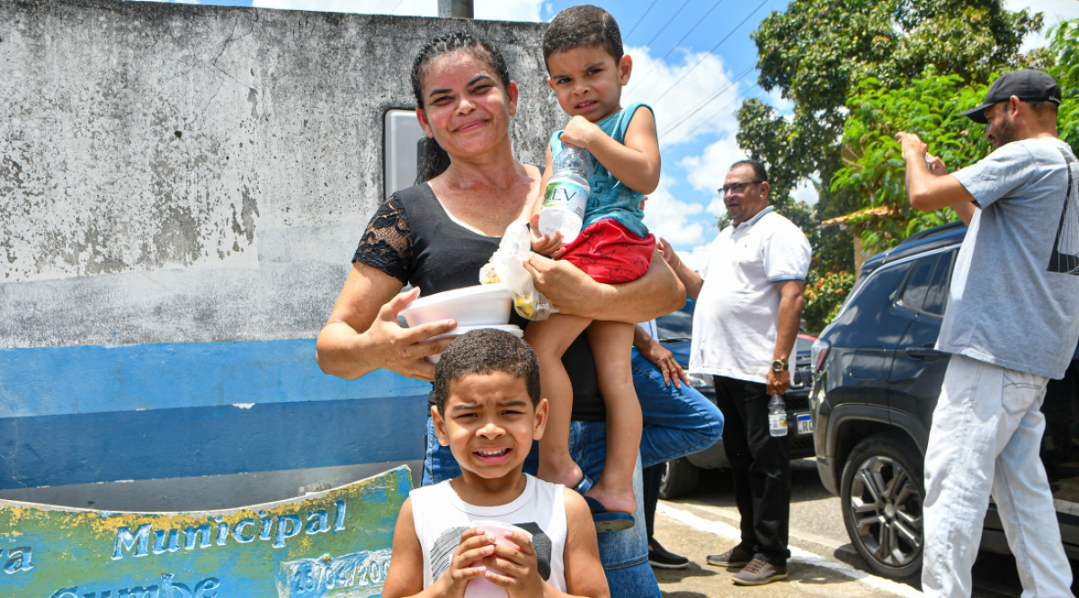Djivânia Santos tem dois filhos e não trabalha, ela recebe o Bolsa Família e disse que precisa de
apoio do governo para custear as refeições - Foto: Erick O´Hara | Governo de Sergipe