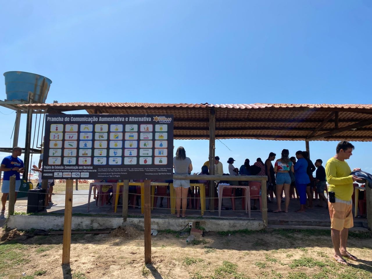 UNINASSAU inaugurou placa inclusiva na praia - Foto: Assessoria UNINASSAU