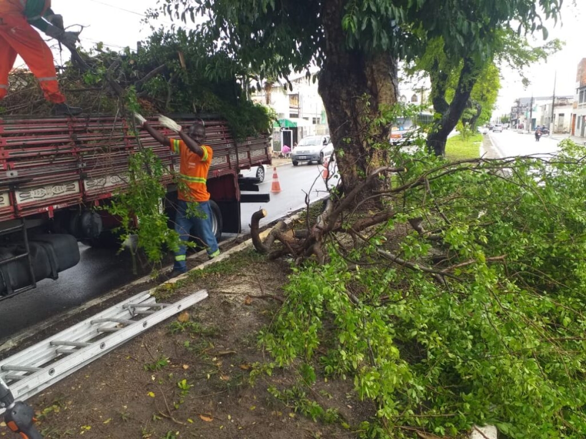 Choveu 70 milímetros em Aracaju nesta quinta - Foto: Secom/PMA
