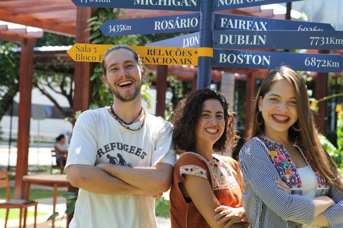A participação dos alunos em programas de intercâmbio fomenta uma perspectiva global por meio do aprendizado de novos idiomas - Foto: Acervo Unit
