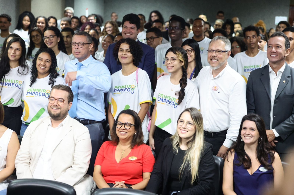Setenta e oito jovens do progama primeiro emprego iniciarão as atividades práticas nas redes da Cencosud Brasil em Aracaju - Foto: César de Oliveira
