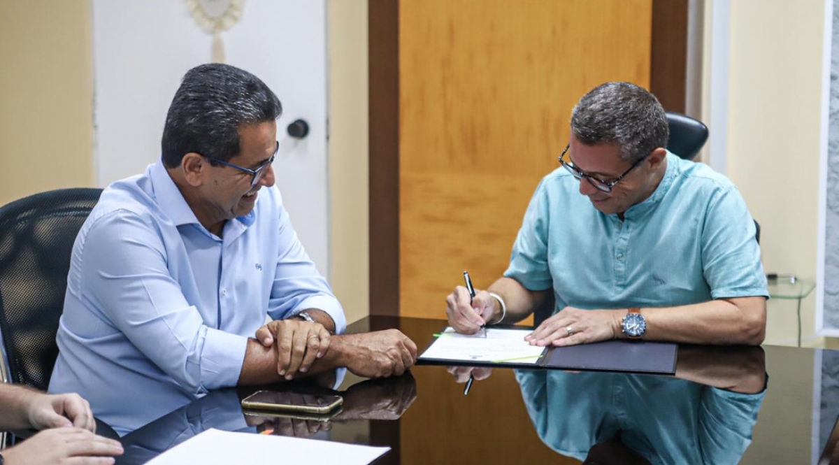 Governador Fábio Mitidieri assina afastamento de Luiz Roberto - Foto: Arthur Soares