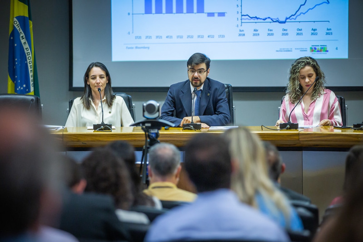 Aspecto de reunião da Secretaria de Política Econômica, que divulga o Boletim Macrofiscal, com projeções sobre a inflação e a economia brasileira - Foto: Diogo Zacarias/Ministério da Fazenda