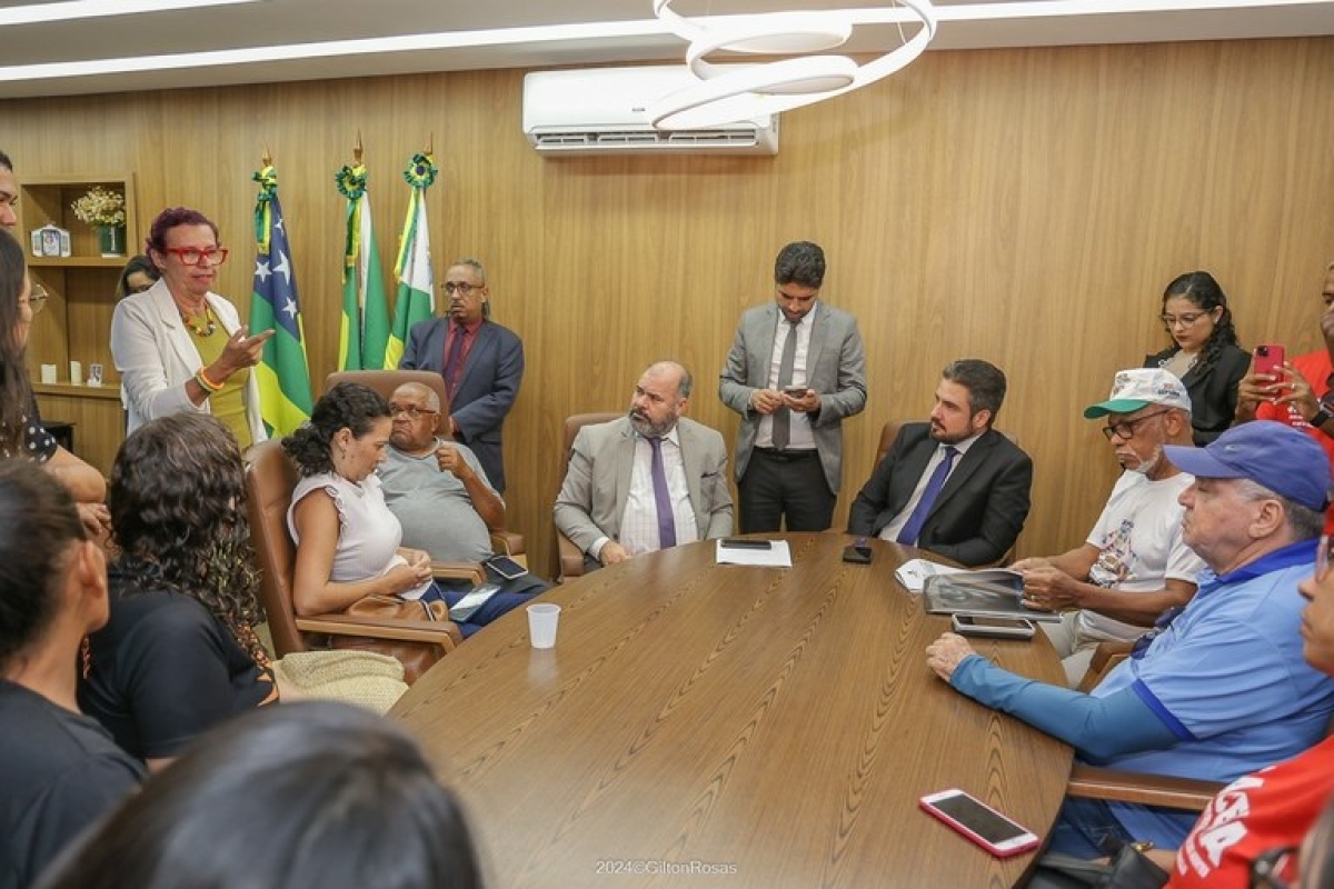 Após solicitação dos sindicatos, Câmara resolve adiar a votação de projeto do Executivo que reajusta somente em 4% o salário dos servidores municipais - Foto: Gilton Rosas