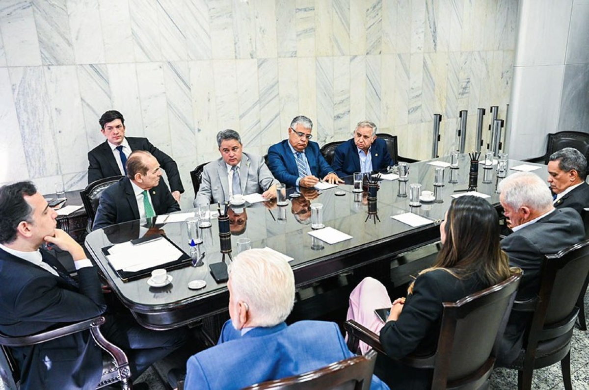 Marcelo Castro anunciou pauta de votações após reunião com Rodrigo Pacheco e os demais líderes - Foto: Pedro Gontijo/Senado Federal
