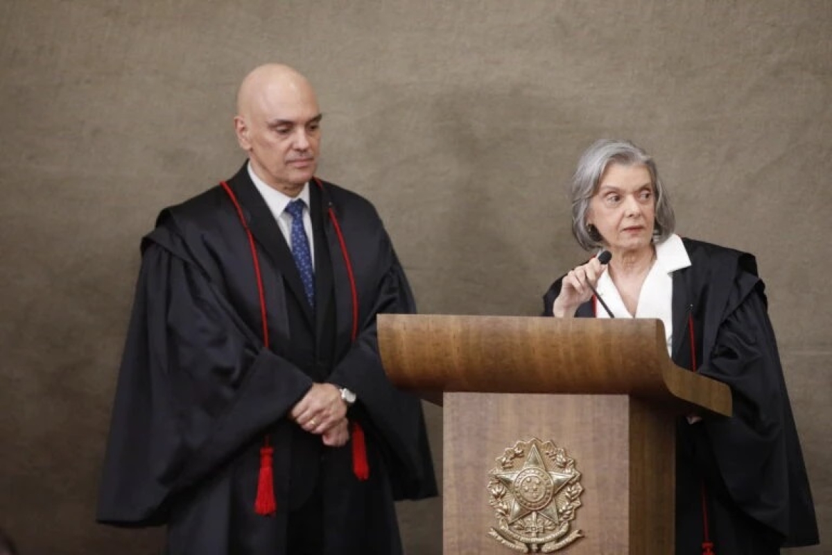 Alexandre de Moraes e Cármen Lúcia em cerimônia de posse no TSE - Foto: Alejandro Zambrana/Secom/TSE

