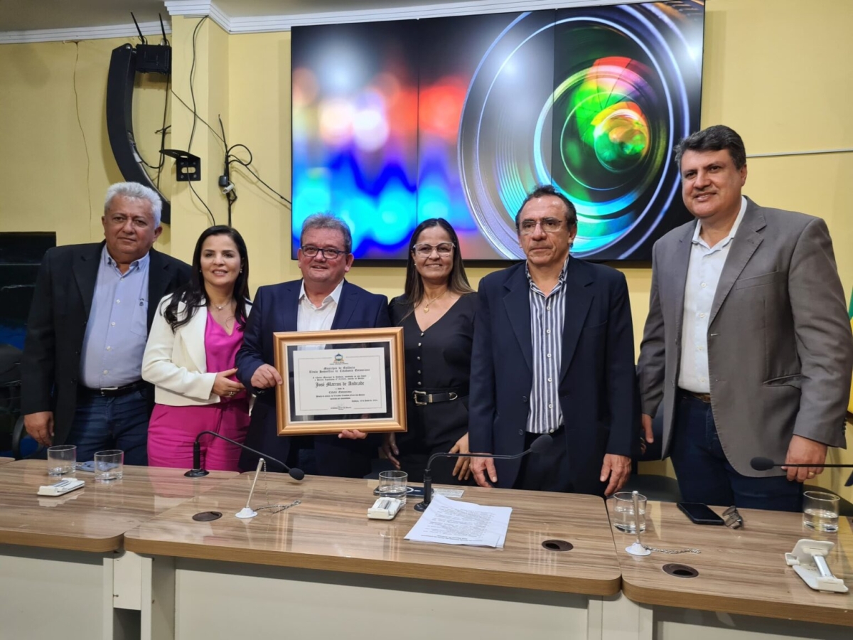 O título de cidadão estaciano foi conferido pelos vereadores na Câmara Municipal de Estância - Foto: James Santos/Fecomércio Sergipe
