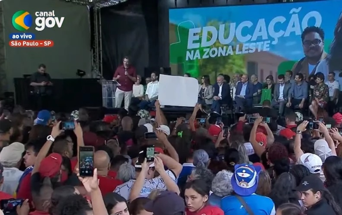 Moradores da Cohab erguem cartazes contra decisão de Haddad tomada em 2016 - Foto: YouTube/CanalGov