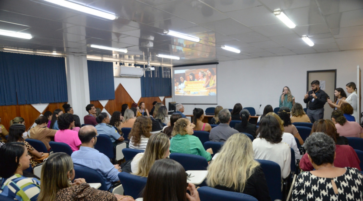 Servidores públicos podem progredir na carreira por meio de titulação - Foto: Ascom Sead
