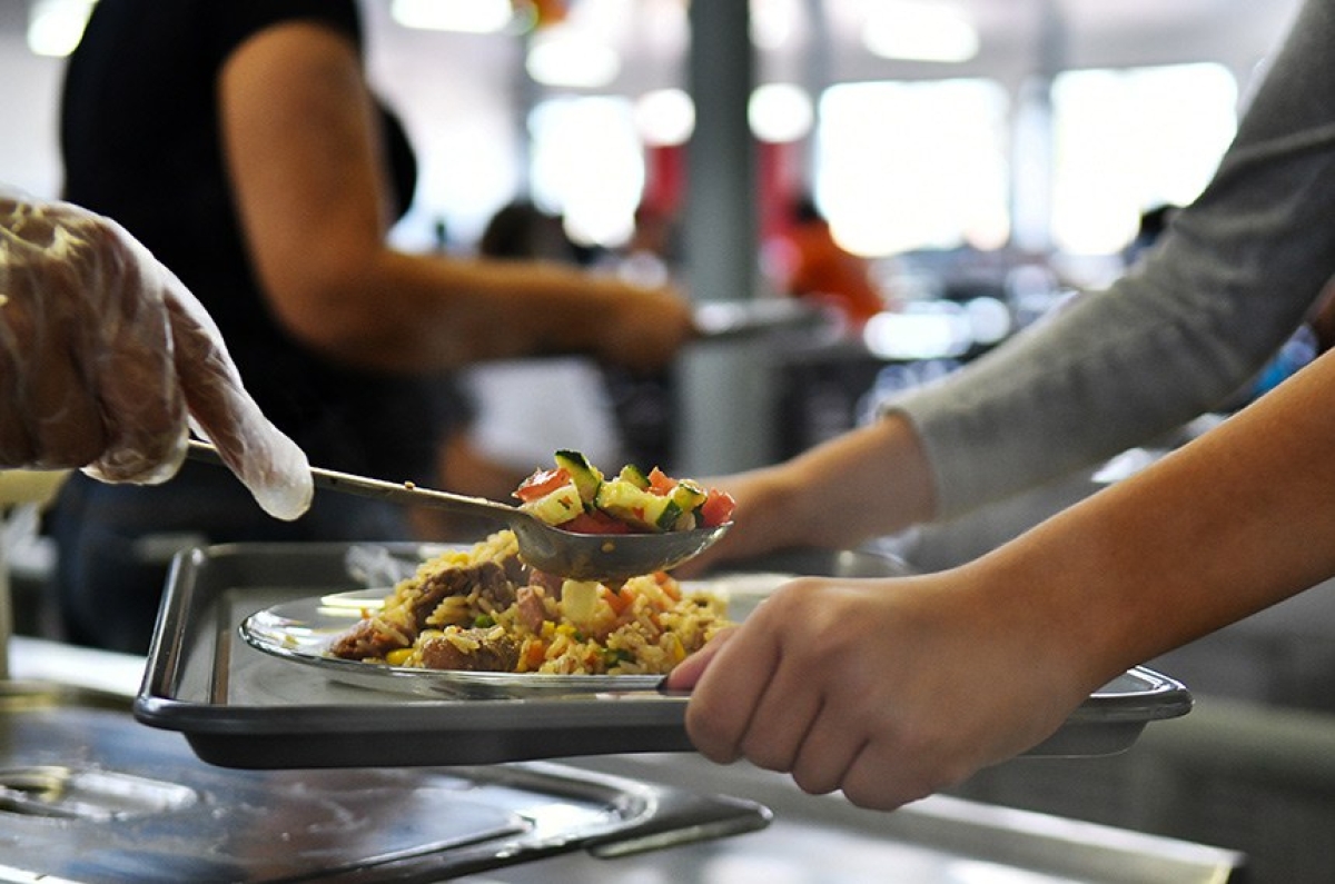 Profissionais que atuam em serviços de alimentação deverão ter ensino médio e curso profissionalizante na área - Foto: Andre Borges/Agência Brasília