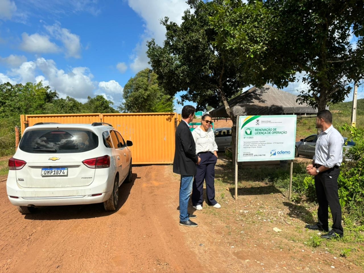 Membros da OAB/SE conversam com moradores de Itaporanga sobre danos causados por aterro sanitário - Foto: Ascom OAB/SE
