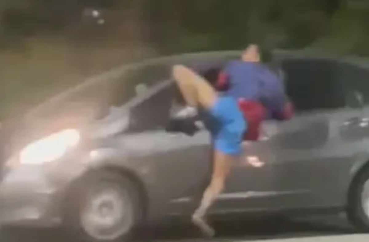 Motorista acelerou carro com homem pendurado - Foto: Reprodução/TV Globo