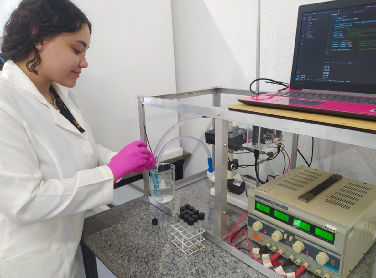 A estudante Maria Fernanda Borges Araújo, do curso de Engenharia Mecatrônica da Unit, que participou dos projetos de pesquisa de iniciação científica - Foto: Divulgação
