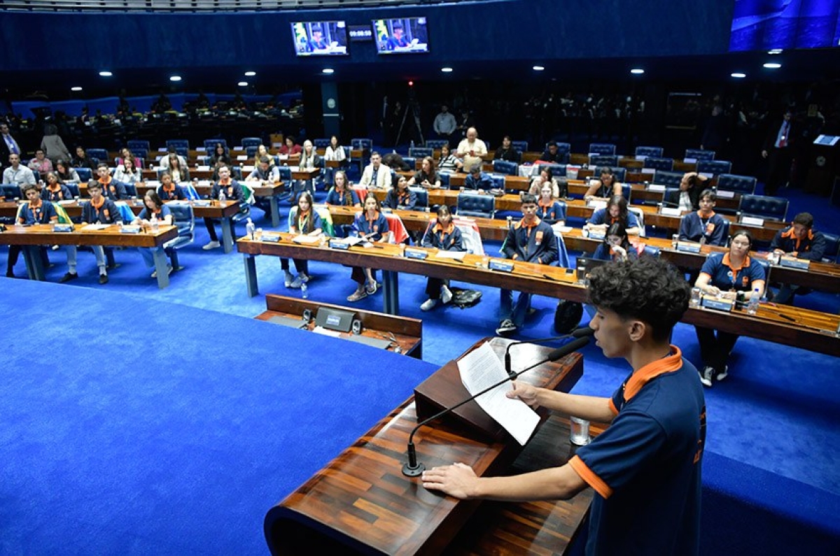 Relator do Projeto de Lei do Senado Jovem 1/2024, Jonathas Lima Nunes, de Roraima, discursa na tribuna - Foto: Geraldo Magela/Agência Senado