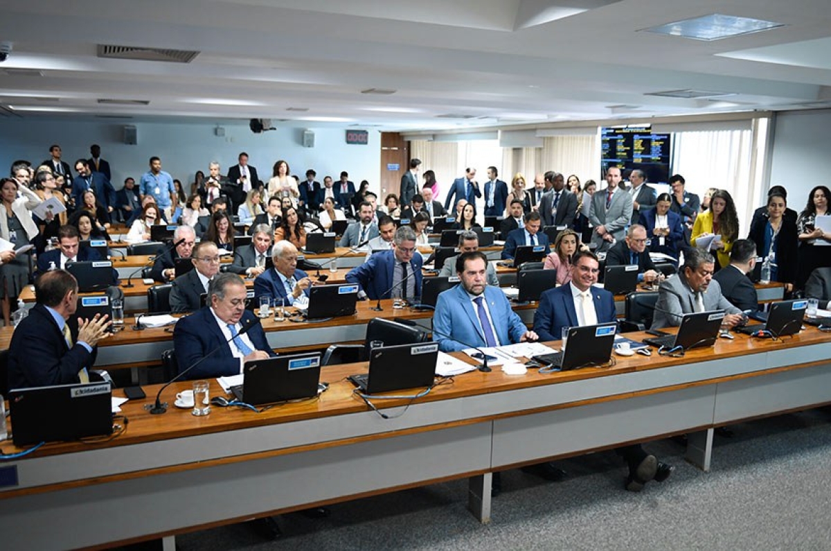 CCJ aprovou projeto que estabelece parâmetros para a realização dos processos seletivos federais, com exceções - Foto: Edilson Rodrigues/Agência Senado
