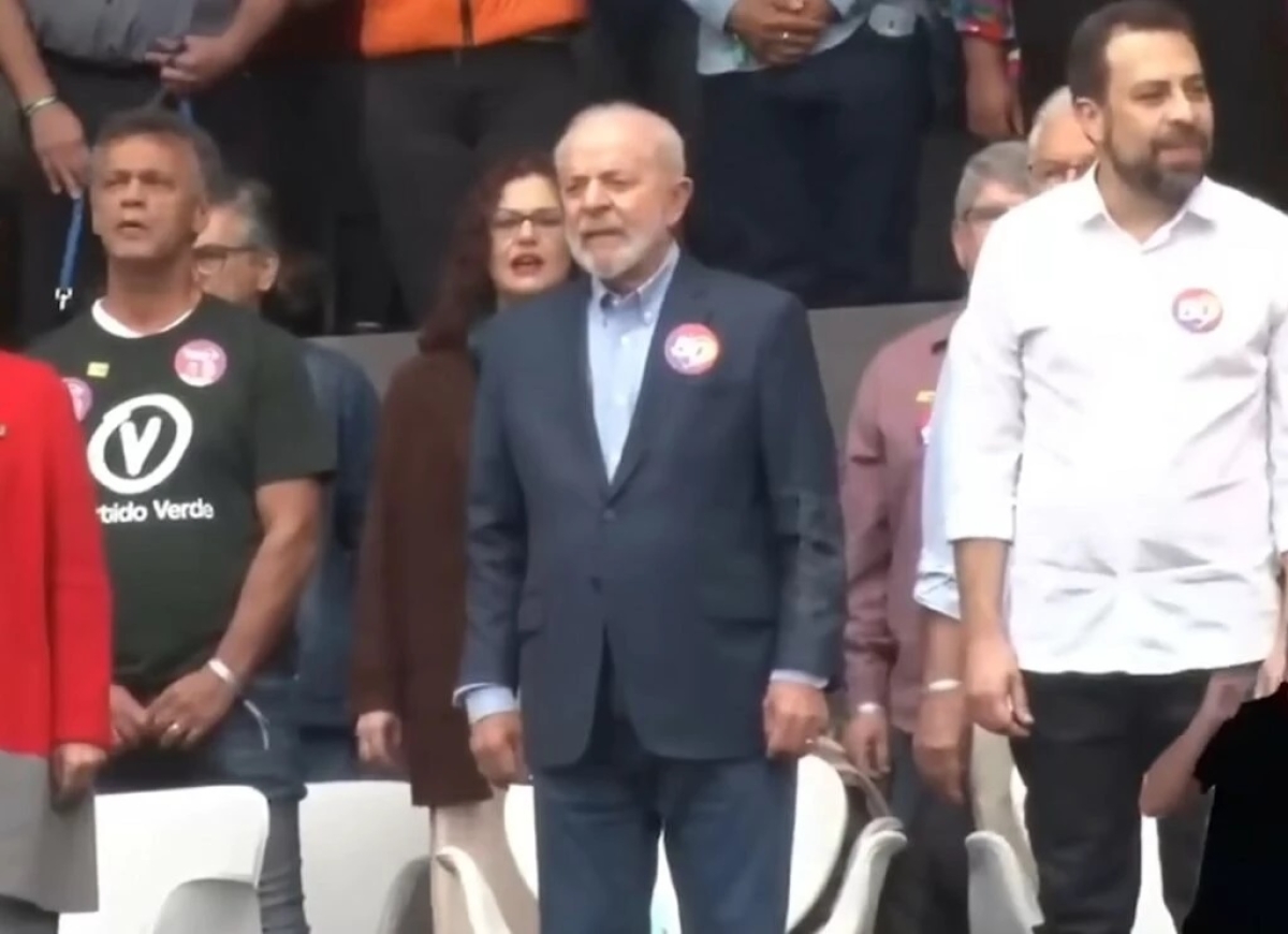 Comício de Boulos teve Hino Nacional em linguagem neutra - Foto: Reprodução/YouTube Guilherme Boulos

