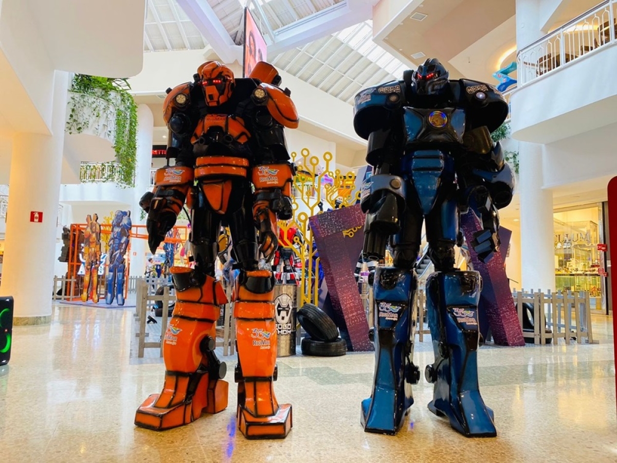 O Show conta com duas réplicas robotizadas que dançam e realizam performances inusitadas no palco - Foto: João Soares     
