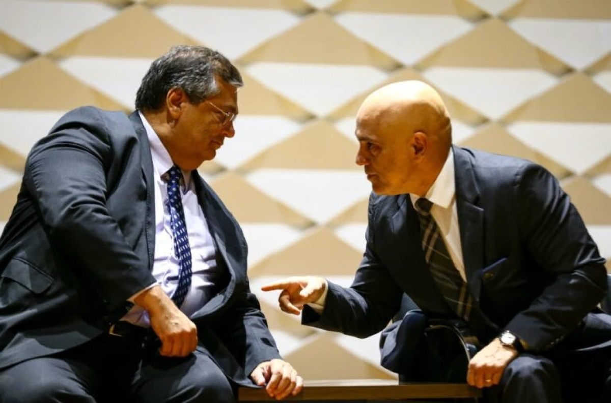 Ministro Flávio Dino em conversa com Alexandre de Moraes, do STF - Foto: Marcelo Camargo/Agência Brasil
