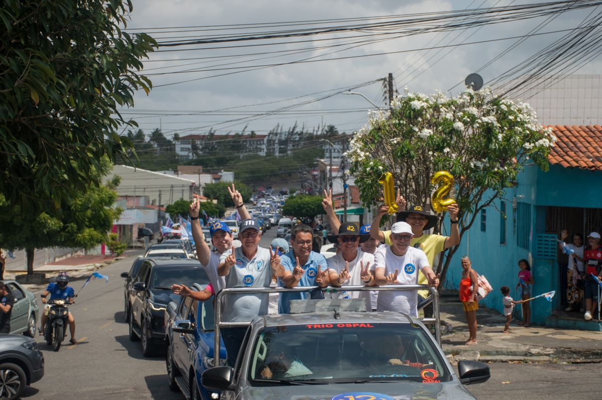 Luiz Roberto e Fabiano realizam carreata passando por quatro bairros da zona Norte da capital - Imagem: assessoria de campanha