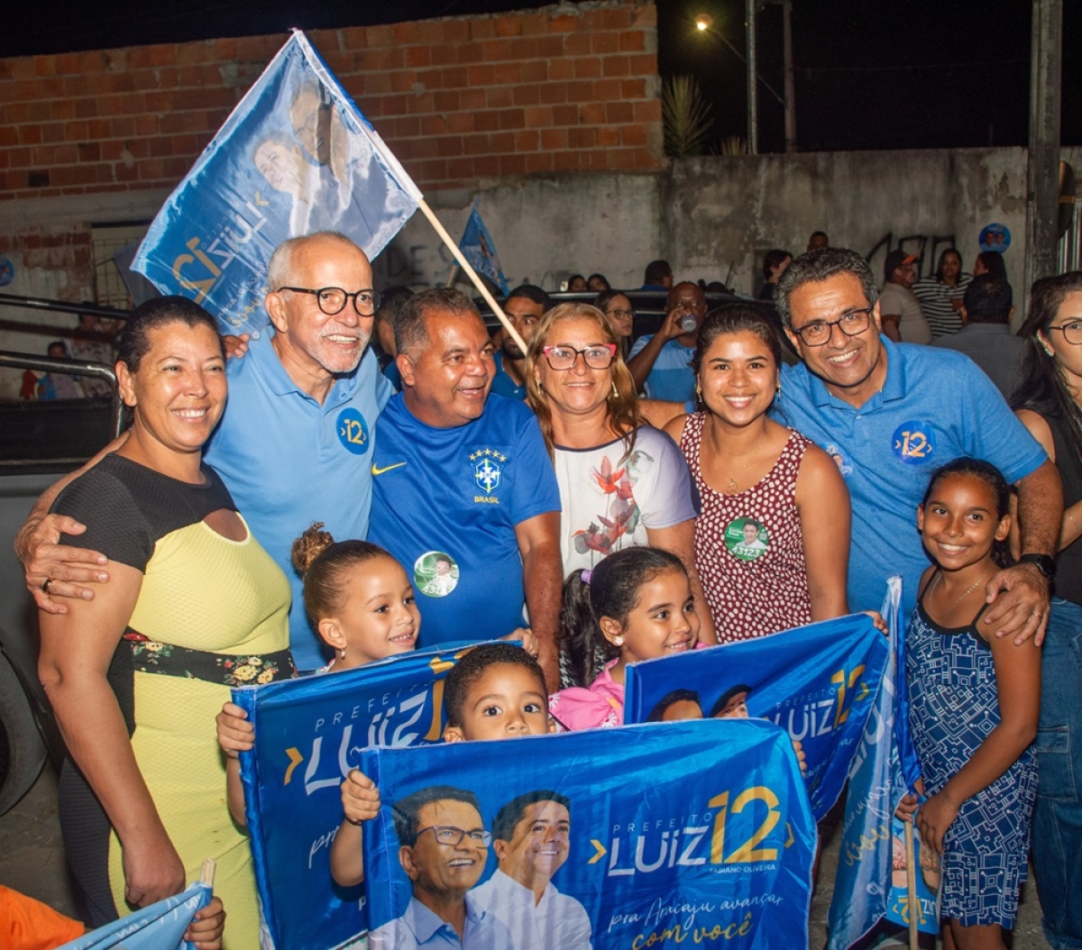 A caravana era cumprimentada pela população por onde passava - Foto: Assessoria de Campanha
