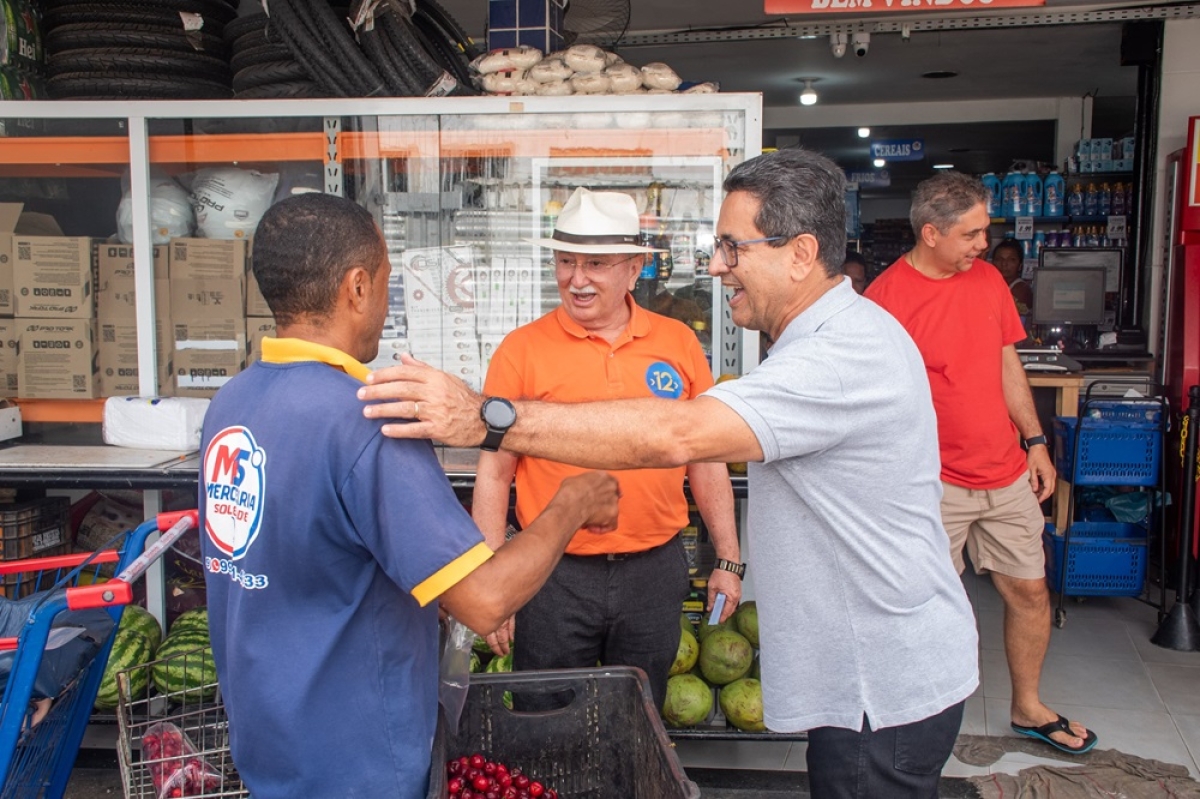 Luiz Roberto visitou comerciantes - Foto: Assessoria de Campanha

