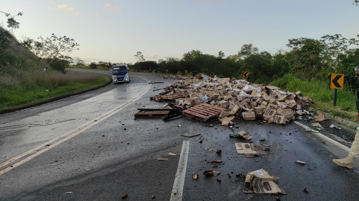 O acidente ocorreu na BR-235 em Areia Branca - Foto: PRF
