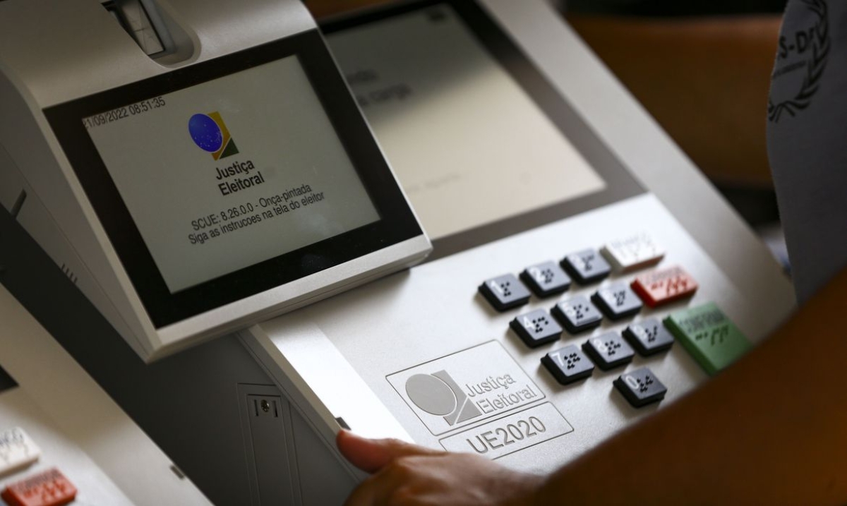 Pela legislação, o candidato beneficiado, bem como os motoristas identificados, podem sofrer multa que variam de R$ 2 mil a R$ 8 mil. - Foto: Marcelo Camargo / Agência Brasil