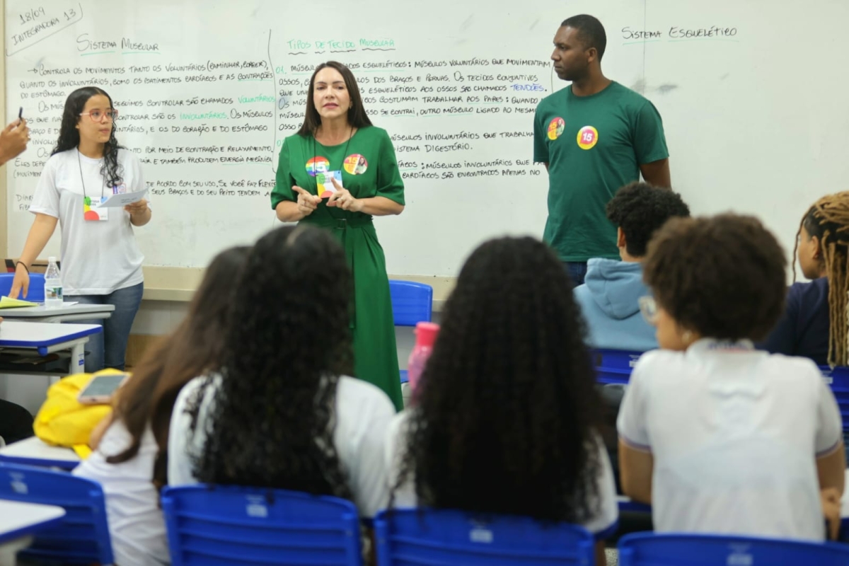Delegada Danielle amplia diálogo com a juventude em sabatina promovida por alunos do Atheneu Sergipense - Foto: Márcio Dantas/Ascom Delegada Danielle Garcia

