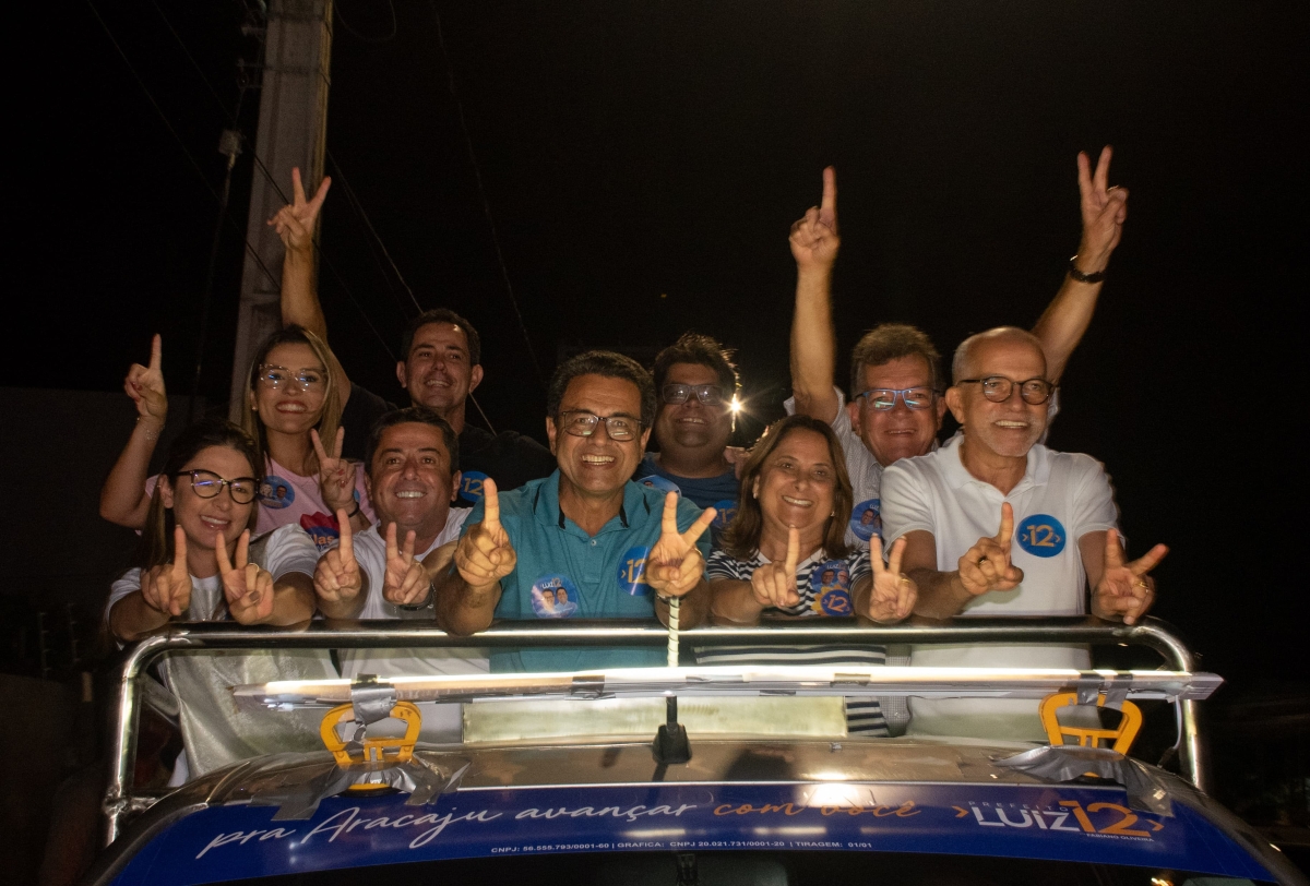 Carinho e receptividade marcam interação de Luiz e Fabiano nas atividades de rua - Assessoria de Campanha