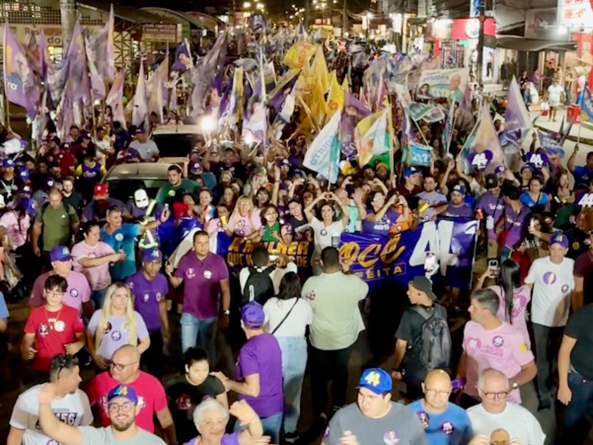 Em clima de virada, Yandra 44 é recebida com festa na maior caminhada da história do bairro Bugio - Imagem: Assessoria de Campanha