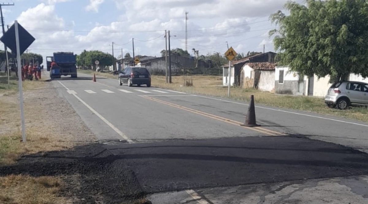 Para segurança de pedestres e moradores, DER/SE instala redutores de velocidade na rodovia SE-290 - Foto: Ascom/ DER
