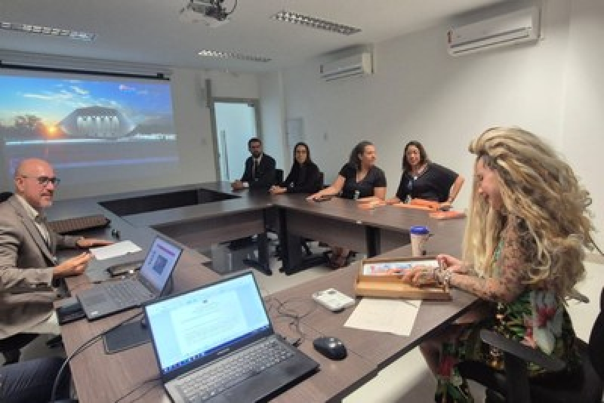 A procuradora da República Gisele Bleggi (à direita) participa de reunião, na sede do MPF em Aracaju (SE), no dia 23 de setembro de 2024, sobre a construção do Memorial dos Náufragos de Sergipe - Foto: Comunicação/MPF
