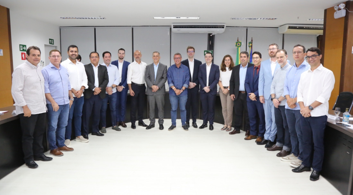Governador recebe empresa vencedora de concessão parcial da Deso - Foto: André Moreira