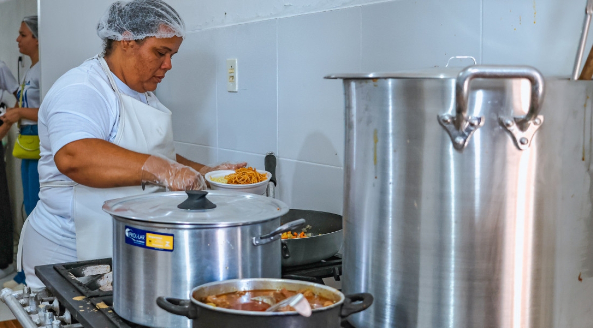 Vagas para cozinheiro estão as divulgadas hoje pelo NAT disponíveis para preenchimento - Foto: Arthuro Paganini
