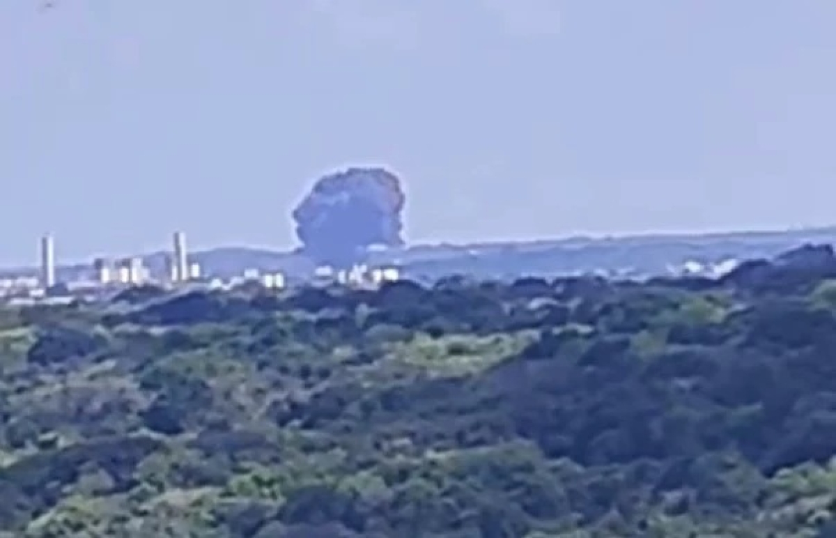 Explosão após queda de caça da FAB - Foto: Reprodução/Print de Vídeo das Redes Sociais

