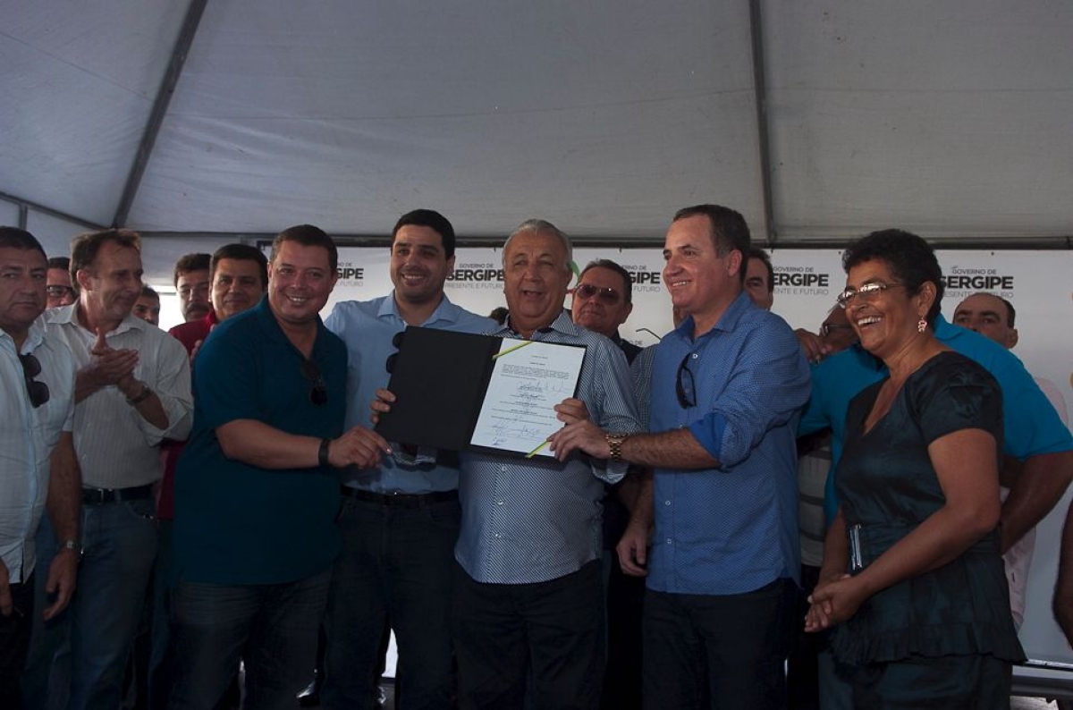 O governador Jackson Barreto realizou um grande sonho da popula��o da regi�o ao autorizar a rodovia que ligar� a sede do munic�pio de Nossa Senhora de Lourdes ao povoado Escurial, �s margens do rio S�o Francisco (Foto: Marcos Rodrigues)