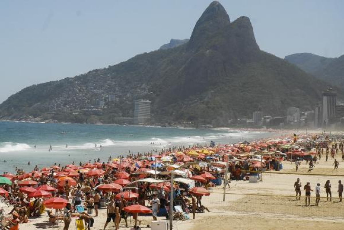 Calor leva milhares de pessoas �s praias. Nasa diz que julho foi o m�s mais quente dos �ltimos 136 anos (Foto: EBC)