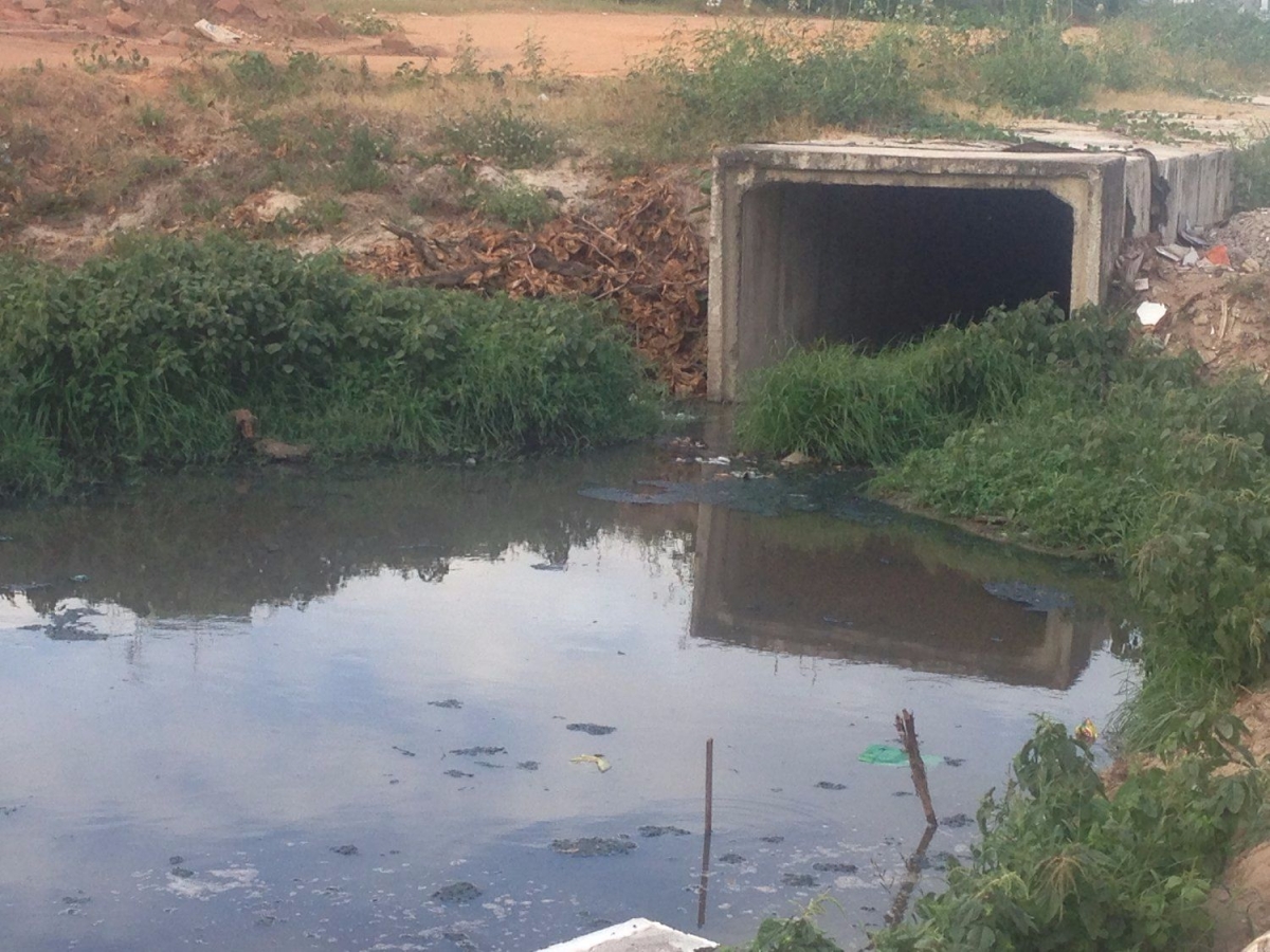 Deputado Garibalde Mendon�a visita bairros e cobra limpeza dos canais e galerias de Aracaju (Foto: Site Deputado Estadual Garibalde Mendon�a)
