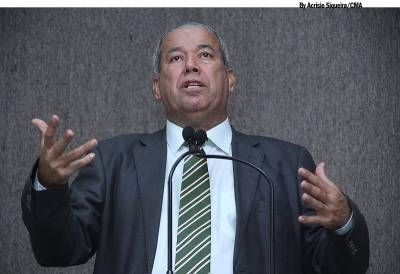 Emmanuel Nascimento apela para o prefeito resolver os problemas da Sa�de (Foto: Acr�sio Siqueira/CMA)