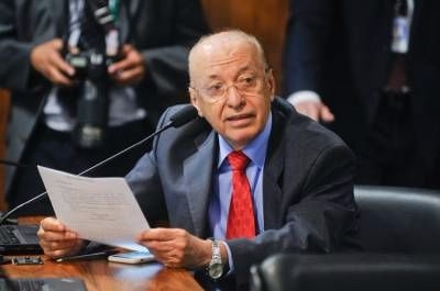 Valadares fala sobre crise do milho em Sergipe e cobra ajuda de autoridades competentes (Foto: Marcos Oliveira/Ag�ncia Senado)