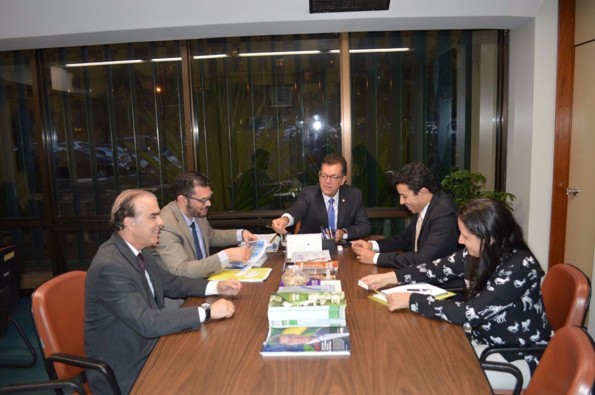 La�rcio Oliveira discute programa Cidades Tecnol�gicas e Inteligentes com secret�rio do Mdic (Imagem: Assessoria La�rcio Oliveira)