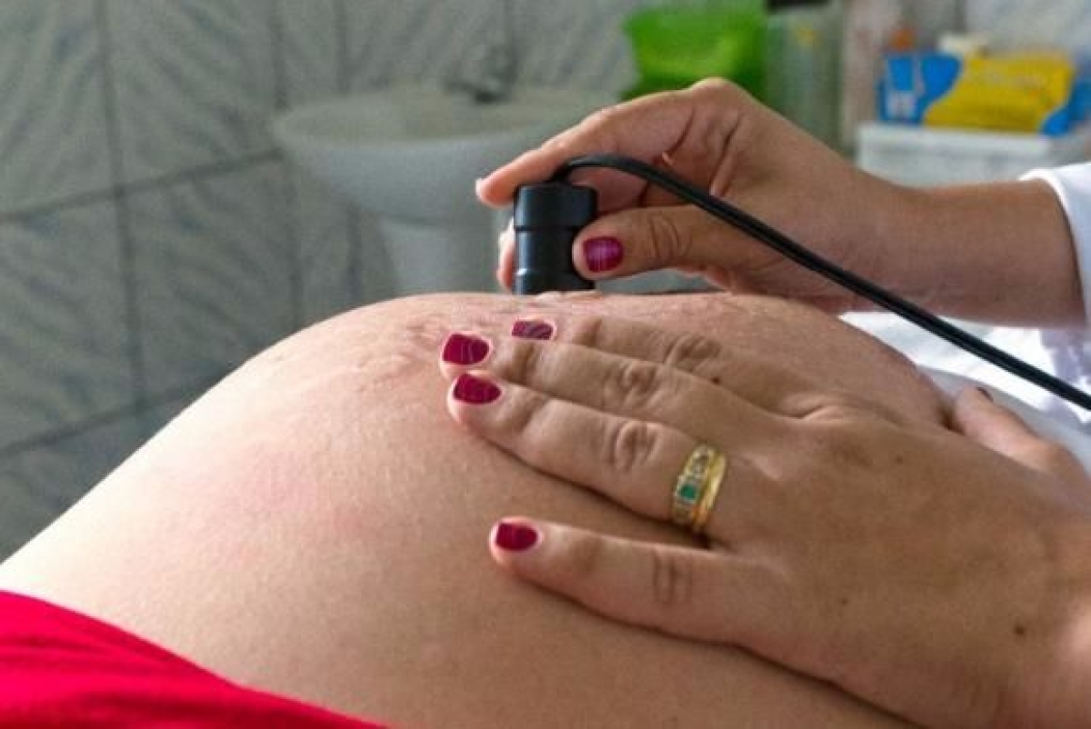 De acordo com o presidente da Sociedade de Pediatria de S�o Paulo, a ingest�o de �lcool na gravidez pode levar � S�ndrome Alcoolica Fetal, respons�vel por m� forma��o do feto, com efeitos a longo prazo (Imagem: Ana Nascimento/MDS/Portal Brasil)