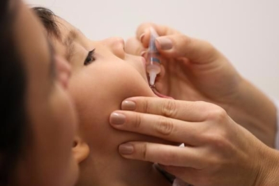 Crian�as e adolescentes s�o vacinados em Bras�lia, durante Campanha Nacional de Multivacina��o (Imagem: Marcelo Camargo/Ag�ncia Brasil)