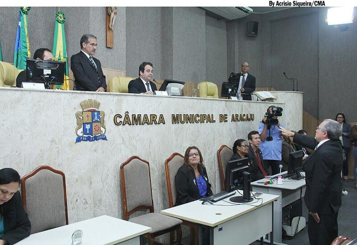 Posse de Jidenal Francisco na Câmara de Aracaju (Imagem: Acrísio Siqueira/CMA)