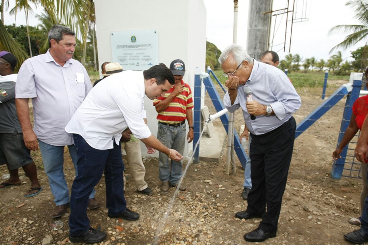 O governador fez, na segunda-feira, 19, a entrega de sistemas simplificados de abastecimento de água a comunidades rurais de Japaratuba. Um investimento de R$ 500 mil (Imagem: Victor Ribeiro/ASN)