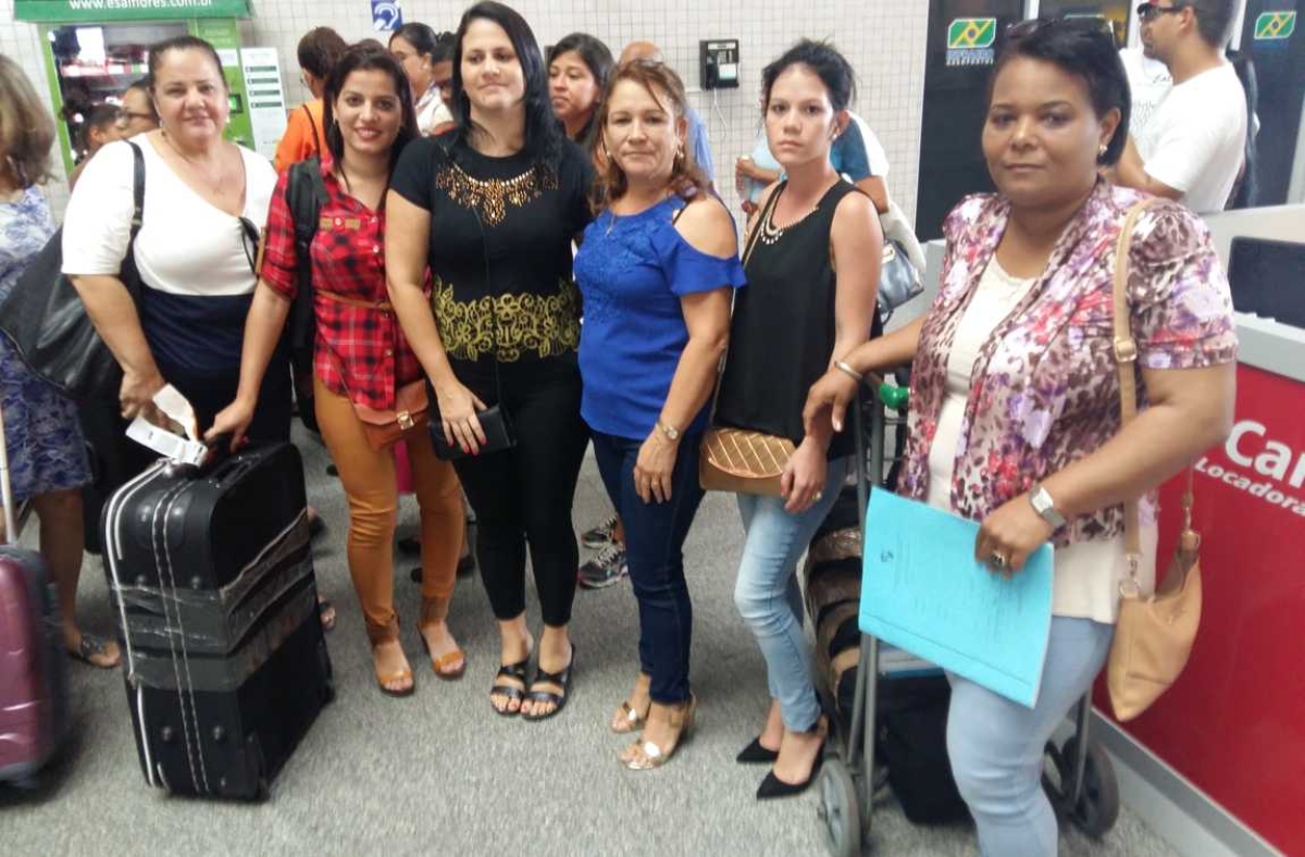 Médicas cubanas que atuarão em Lagarto desembarcam em Sergipe (Imagem: SES/SE)