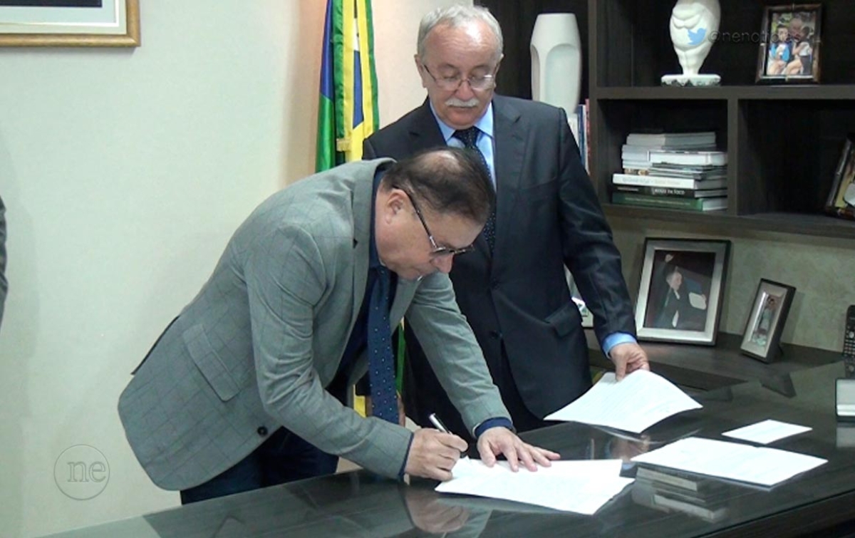 Gilmar Carvalho pede que a Alese só deposite seu subsídio no último dia de pagamento aos servidores (Imagem: Ne Notícias)