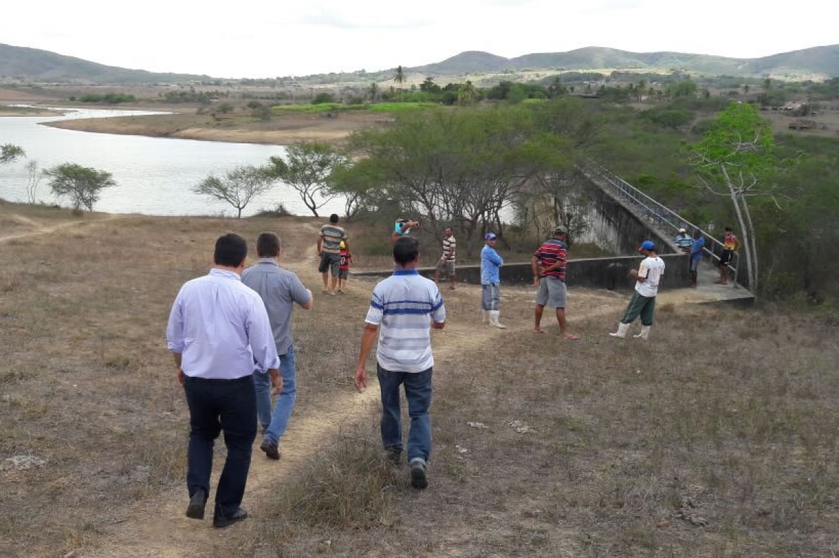 A falta de chuvas comprometeu o nível da água da barragem Jacarecica I em Itabaiana (Imagem: Cohidro/SE)