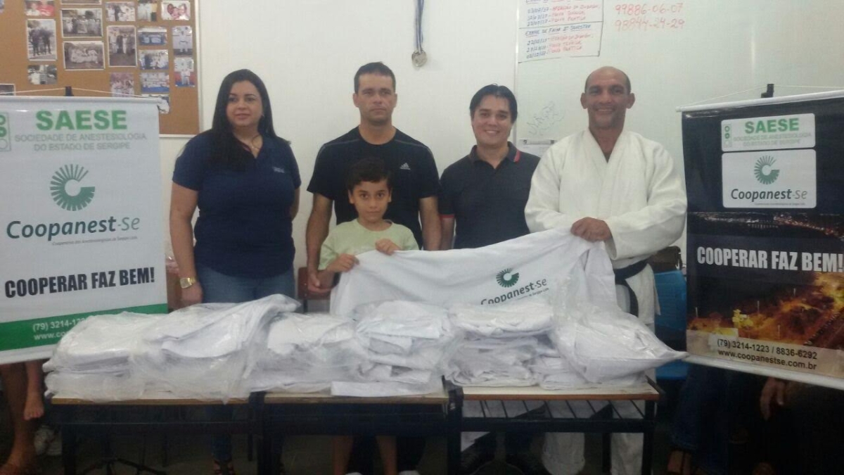 Projeto Social de judô recebe doação de kimonos da Coopanest/Sergipe (Imagem: Assessoria Canal Viva Bem)