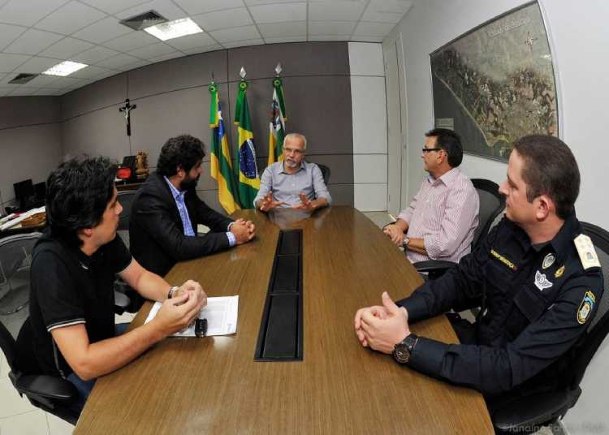 Edvaldo Nogueira discute com SSP integração entre Guarda Municipal e polícias Militar e Civil (Foto: Janaína Santos/PMA)